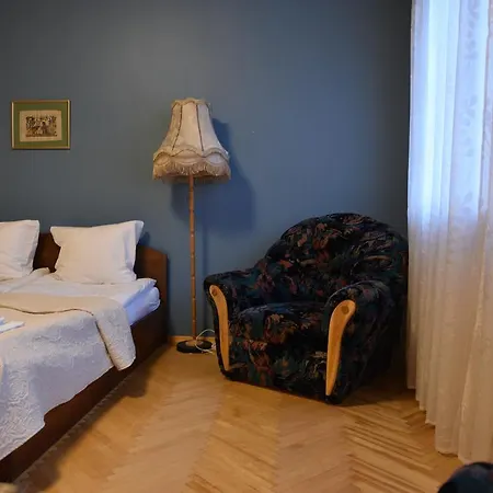 Проживання в сім'ї Cozy John's House Вільнюс