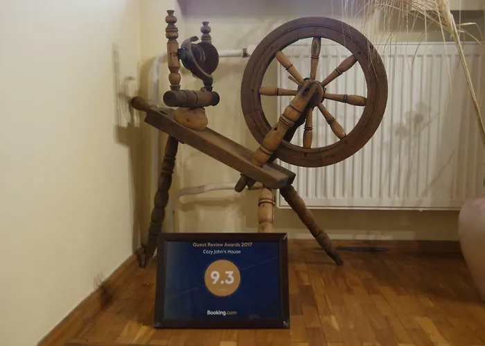 Проживання в сім'ї Cozy John's House